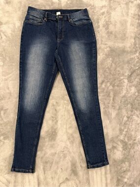 VENUS Size 12R Dark Wash Classic Whiskered Slim Fit Skinny Jeans